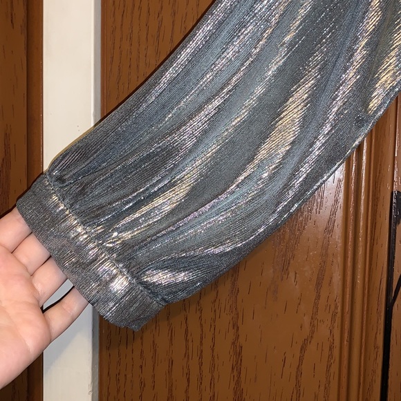 Rotita Boutique Iridescent & Shimmer Metallic Pleated Cold Shoulder Halter Top - Picture 9 of 16